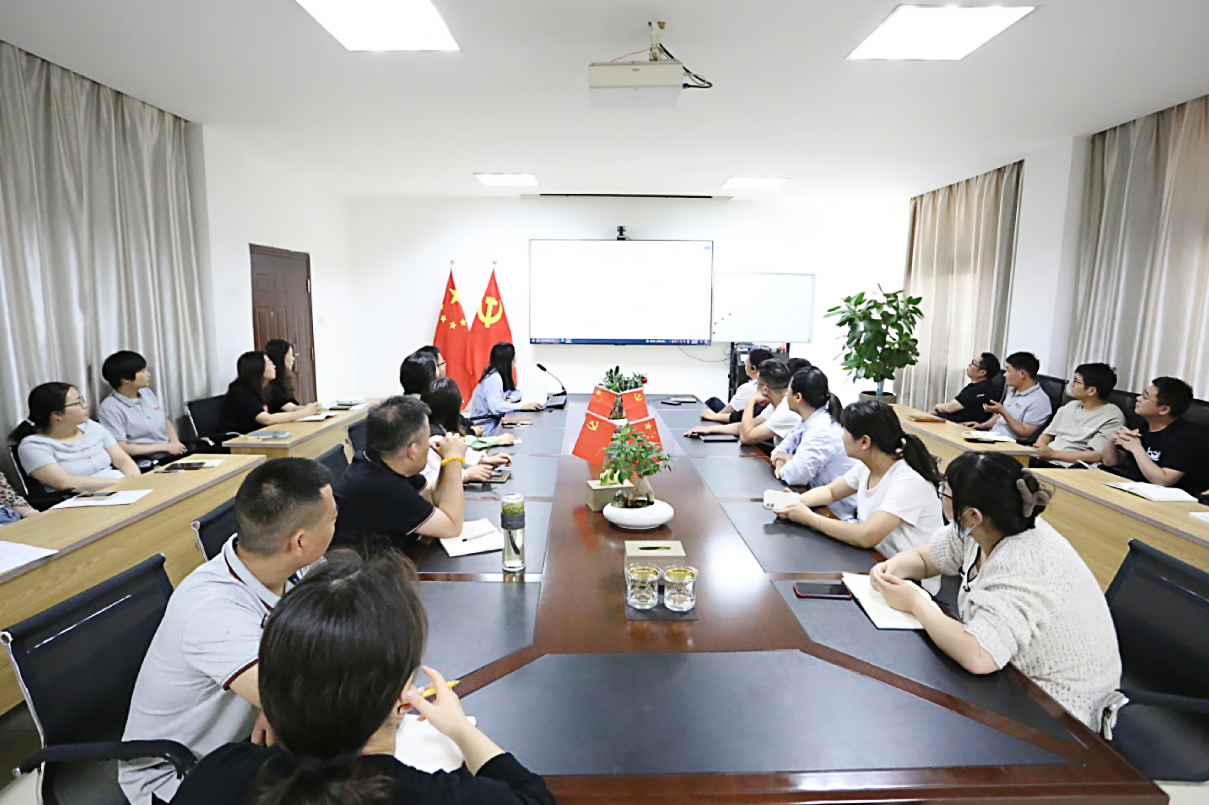 得潤電氣辦公室會議