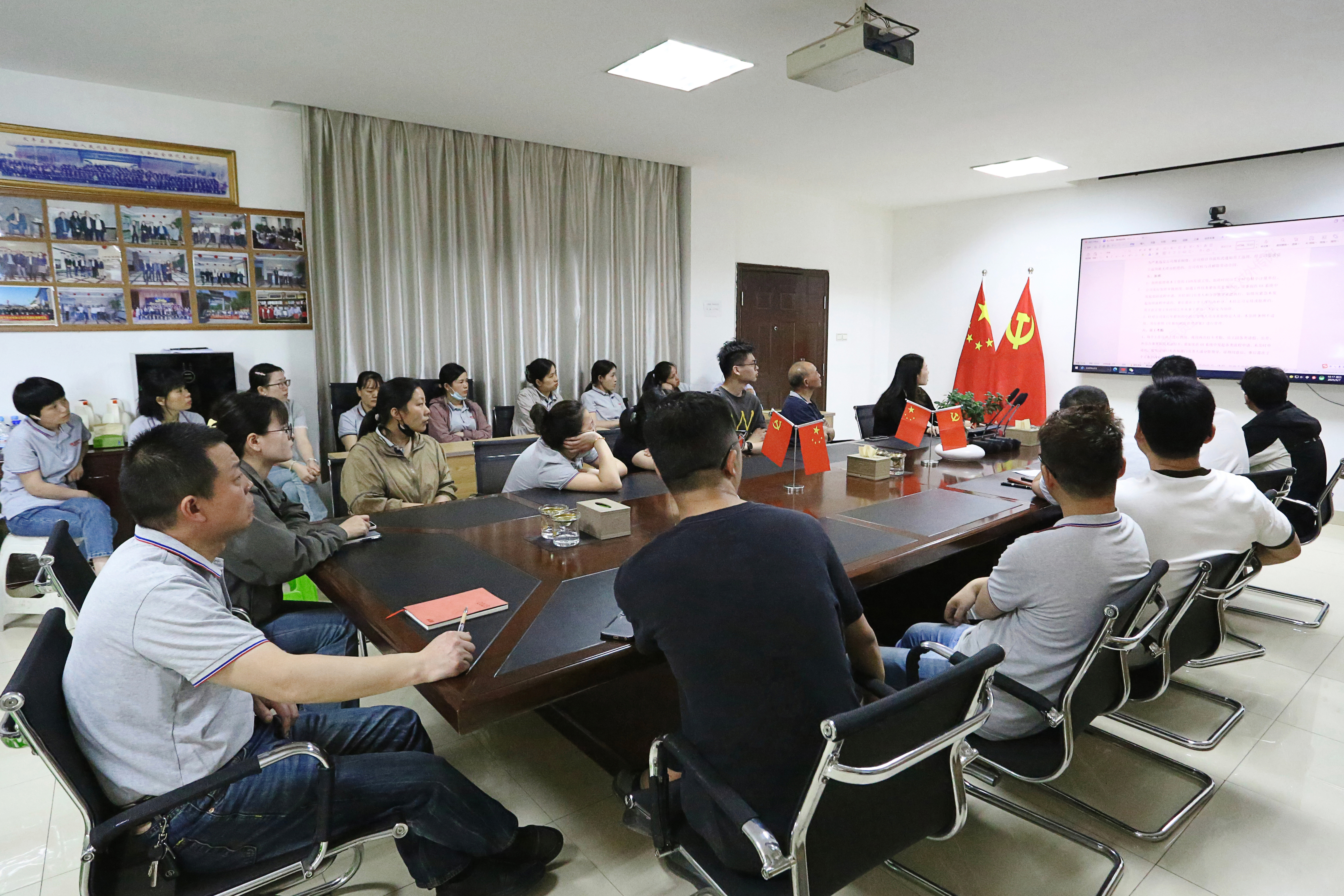 得潤電氣生產(chǎn)會議