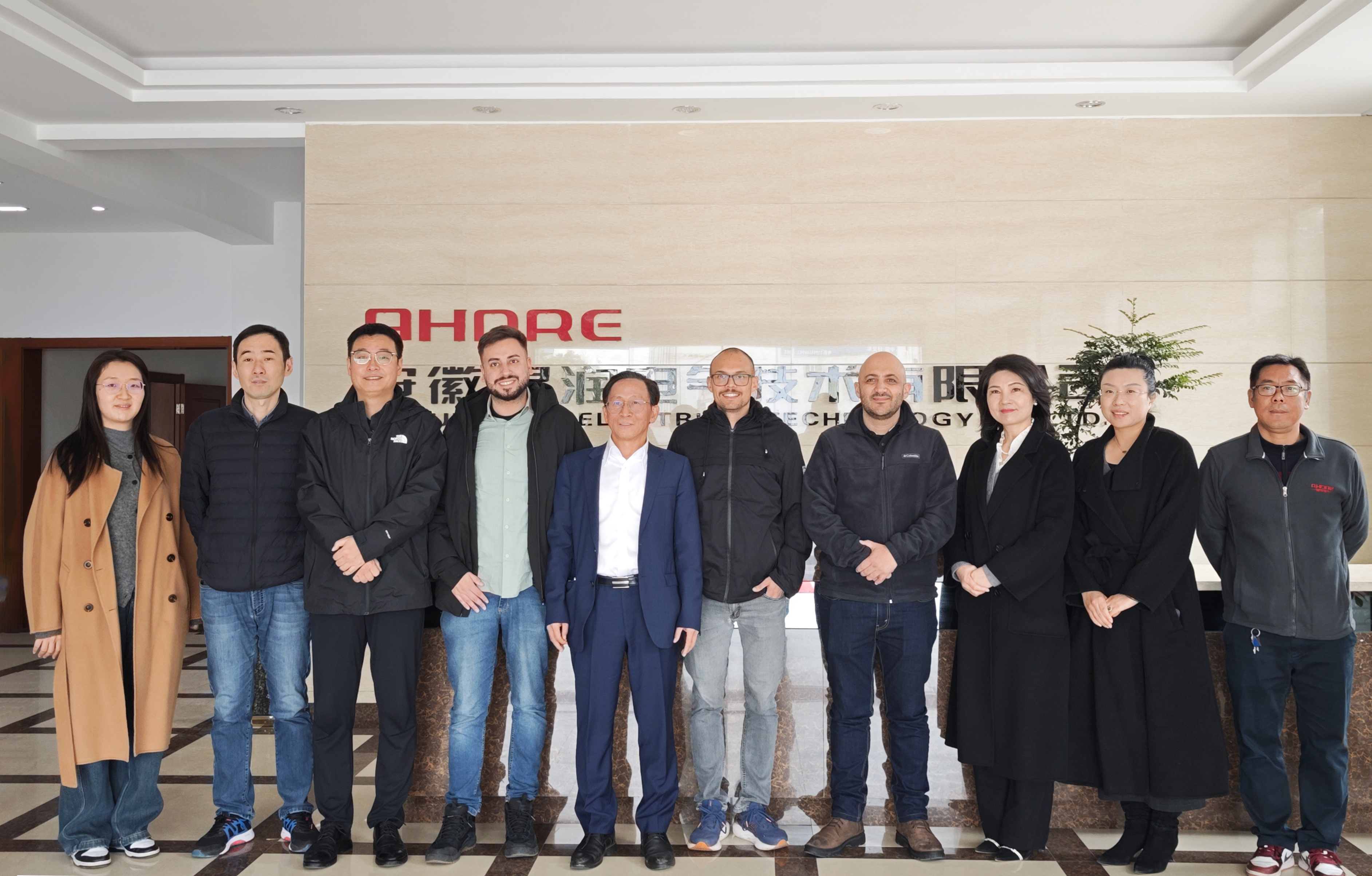 巴西Votorantim Cimentos公司高級代表團與得潤電氣負責(zé)人合影