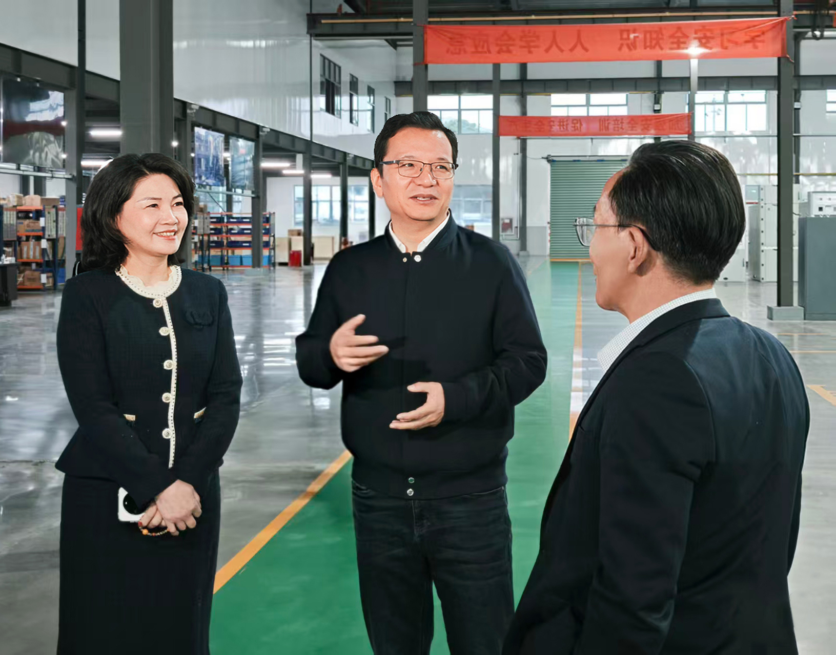 李孝鴻書(shū)記一行在公司董事長(zhǎng)王青、總經(jīng)理劉琴芳等核心管理人員