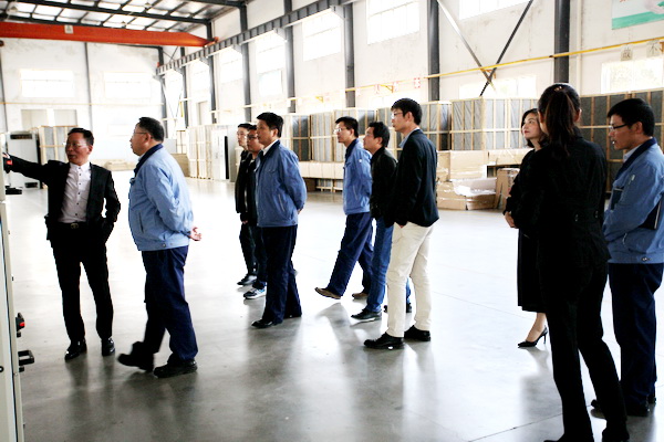 客戶(hù)參觀車(chē)間.jpg