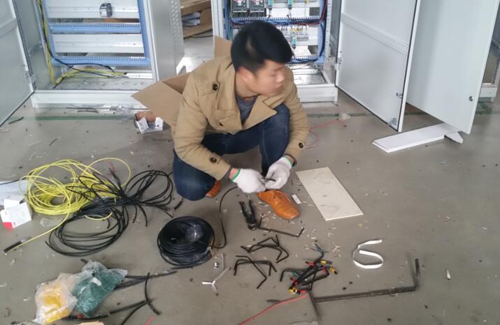 安徽得潤(rùn)電氣技術(shù)有限公司，主營(yíng)：高低壓開(kāi)關(guān)柜，高低壓無(wú)功補(bǔ)償柜，消弧消諧裝置，自動(dòng)化控制系統(tǒng)，綜保、儀表等，全國(guó)統(tǒng)一客服熱線：400-0551-777