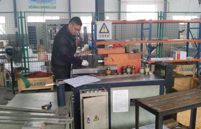 安徽得潤(rùn)電氣技術(shù)有限公司，主營(yíng)：高低壓開(kāi)關(guān)柜，高低壓無(wú)功補(bǔ)償柜，消弧消諧裝置，自動(dòng)化控制系統(tǒng)，綜保、儀表等，全國(guó)統(tǒng)一客服熱線：400-0551-777