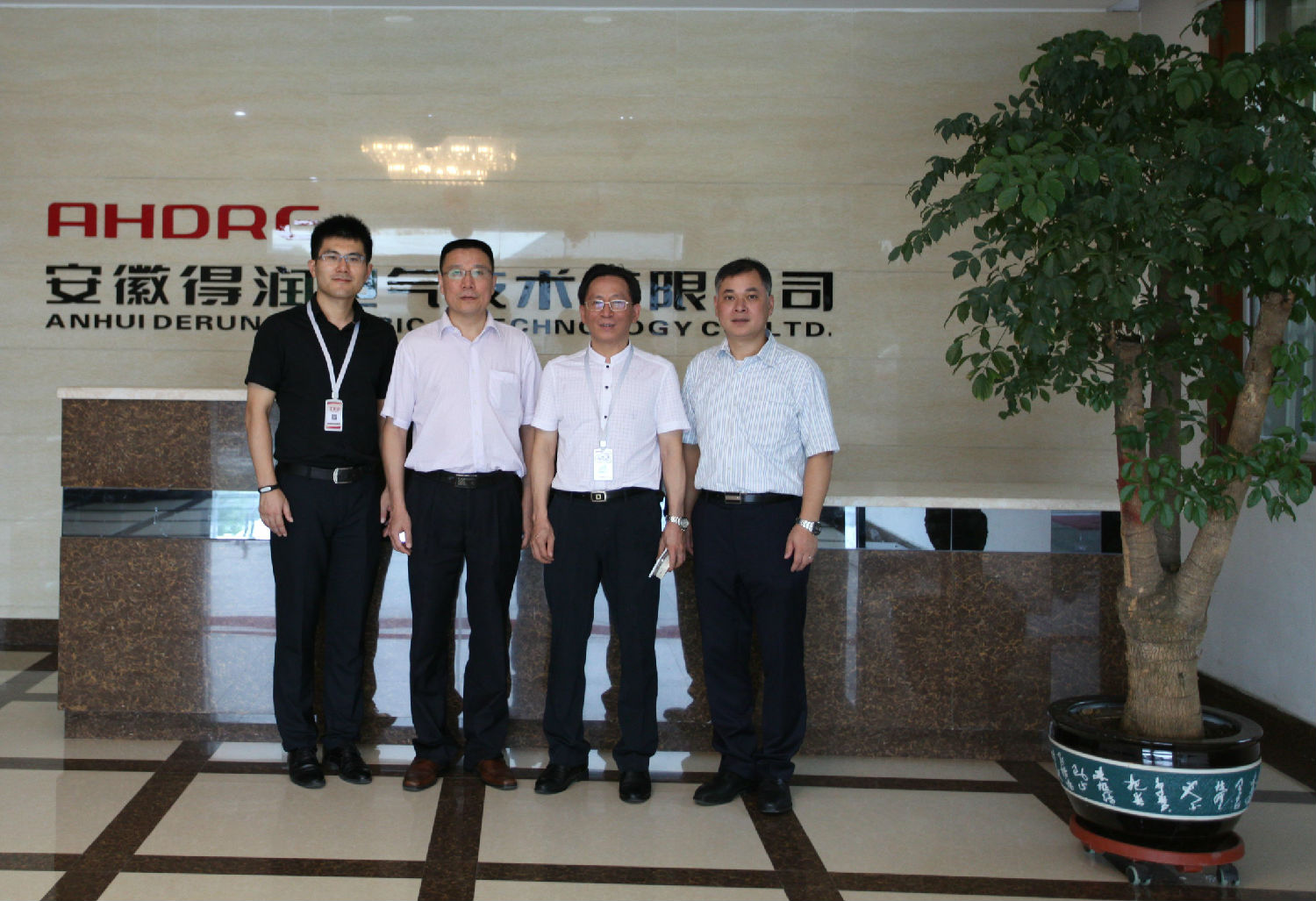 安徽得潤電氣 為您提供電氣工程咨詢、設(shè)計、制造、安裝調(diào)試一站式服務(wù) 咨詢熱線：400-0551-777 qq：3176885416