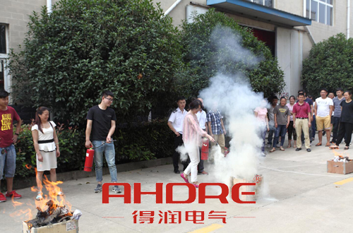 安徽得潤(rùn)電氣 專注開關(guān)柜 電容柜 電話:400-0551-777 qq:3176885416 安徽得潤(rùn)電氣 專注開關(guān)柜 電容柜 電話:400-0551-777 qq:3176885416