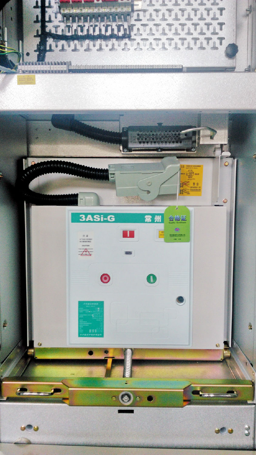 ＫＹＮ28Ａ中置式開(kāi)關(guān)柜的斷路器室　得潤(rùn)電氣